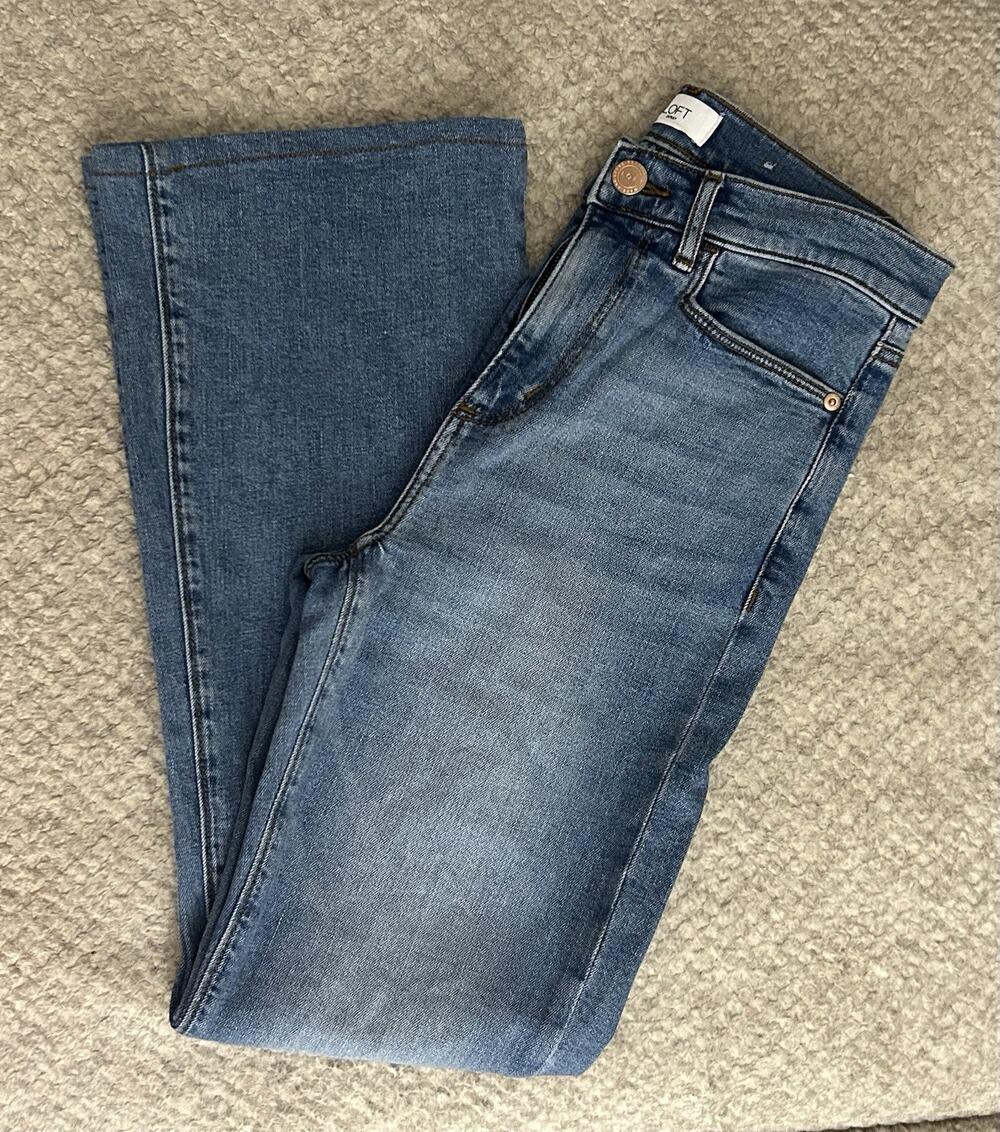 LOFT Women’s High Rise Flare Jeans Medium Wash Blue Denim Size 0